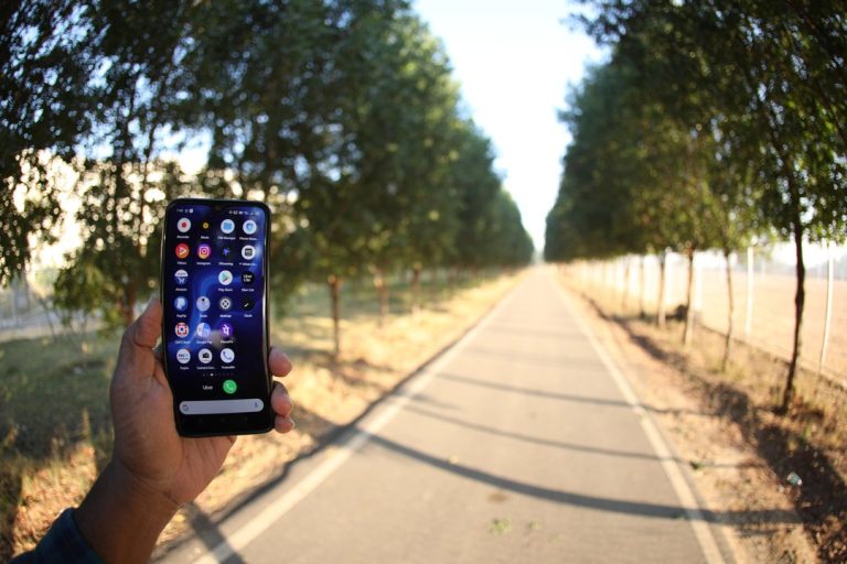 Cómo publicar tu app en Google Play y App Store: Guía real